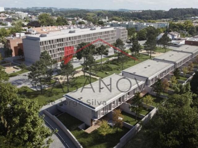 Moradia T3 em condomínio fechado Arcozelo