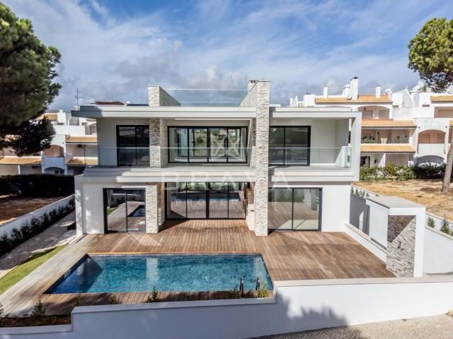 Moradia T3 em construção com piscina e garagem na zona da Fa. 443m² Albufeira e Olhos de Água