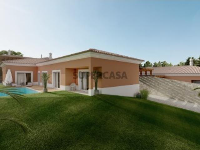 Moradia T3 + 1 em Construção com Piscina e Jardim Privados em Pêra e Alcantarilha, Silves