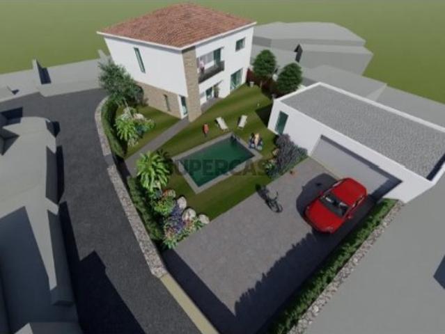 Moradia T3 em construção em São Cosme