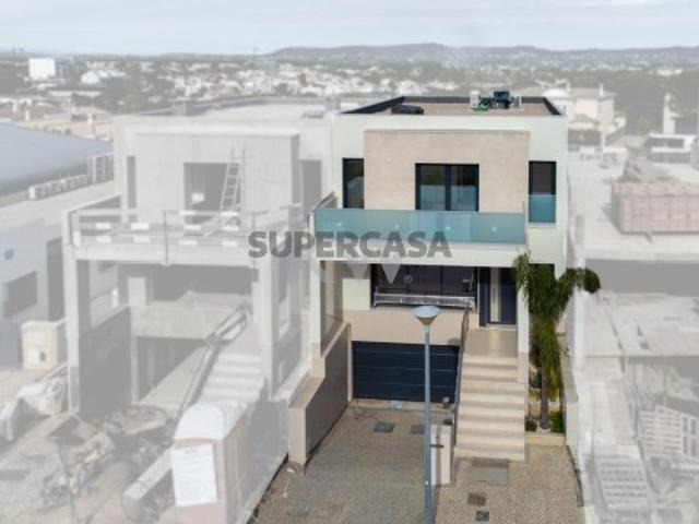 Moradia T3 em construção Gambelas Faro
