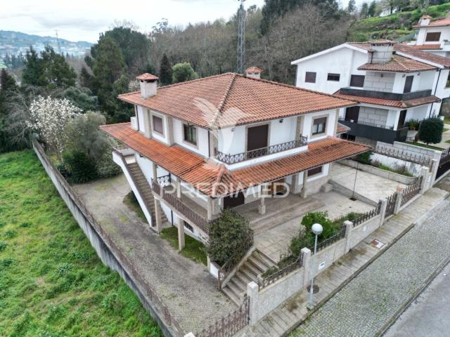 Moradia T3 em Creixomil Guimarães