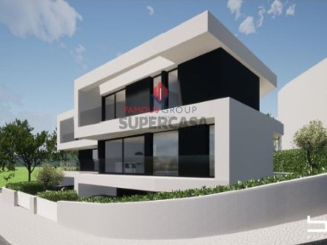 Moradia T3 em Estômbar e Parchal