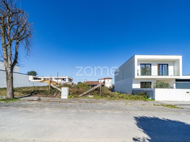 Moradia T3 em estrutura, Vila Verde