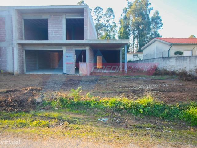 Moradia T3 em Estrutura na Lage, Vila Verde!