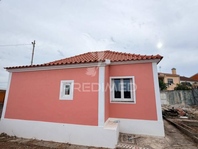 MORADIA T3 EM FASE DE ACABAMENTO COM QUINTAL – EXCELENTE LOCALIZAÇÃO ENTRE TORRES VEDRAS, LOURINHÃ E LISBOA