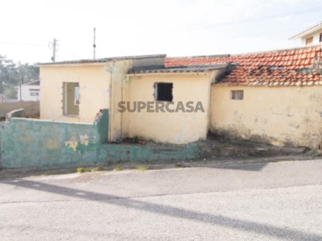Moradia T3 em fase reconstrução