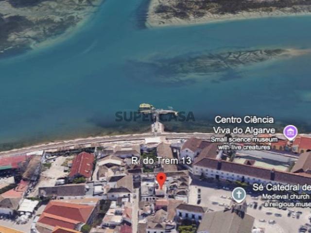 Moradia T3 em Faro Sé e São Pedro