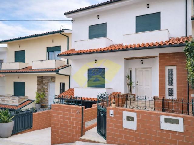 Moradia T3 em Felgueiras c/ 3 pisos 280m² Felgueiras e Feirão