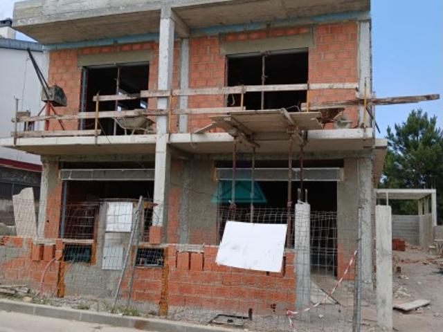 Moradia T3 em Fernão Ferro com Excelente Espaço Exterior