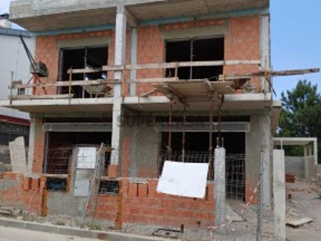 Moradia T3 em Fernão Ferro com Excelente Espaço Exterior
