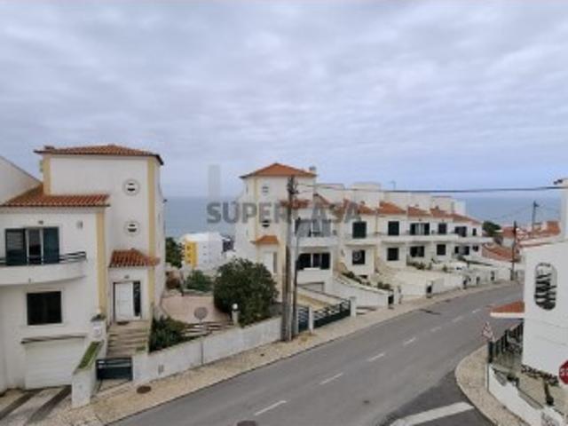 Moradia T3 em gaveto com vista mar na Vila da Ericeira