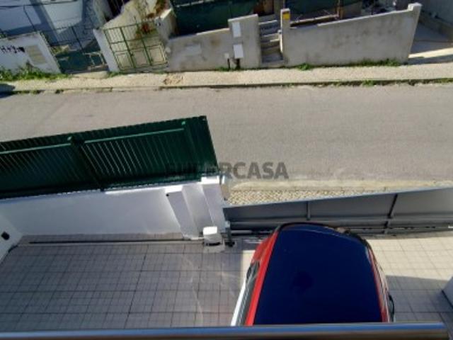Moradia T3 em Laranjeiro e Feijó