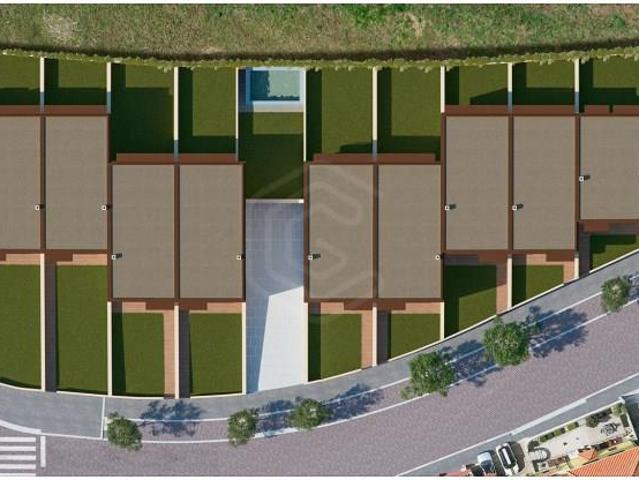 Moradia T3 em localização privilegiada a 5 minutos das praia. 195m² Árvore