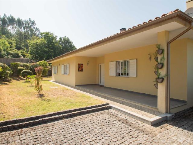 Moradia T3 em Paredes de Coura, Norte de Portugal 140m² Cossourado e Linhares
