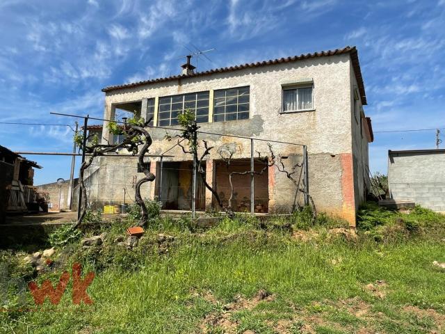 Moradia T3 em Pedra com Terreno e anexos no Sarzedo