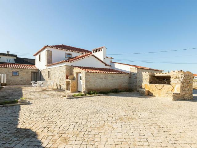 Moradia T3 em Pedra com amplo logradouro totalmente recupera. 240m² Sintra São Martinho