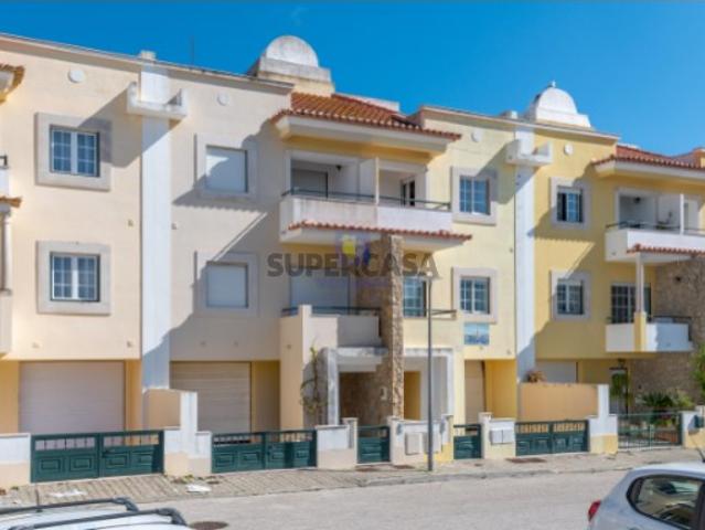 Moradia T3 com Garagem e Terraço Vista Mar Peniche