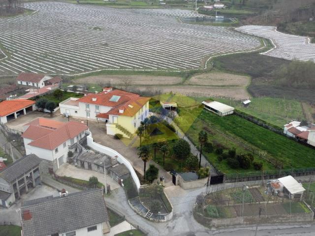 Moradia T3 em Pombeiro + Terreno Rústico 714m² Felgueiras e Feirão