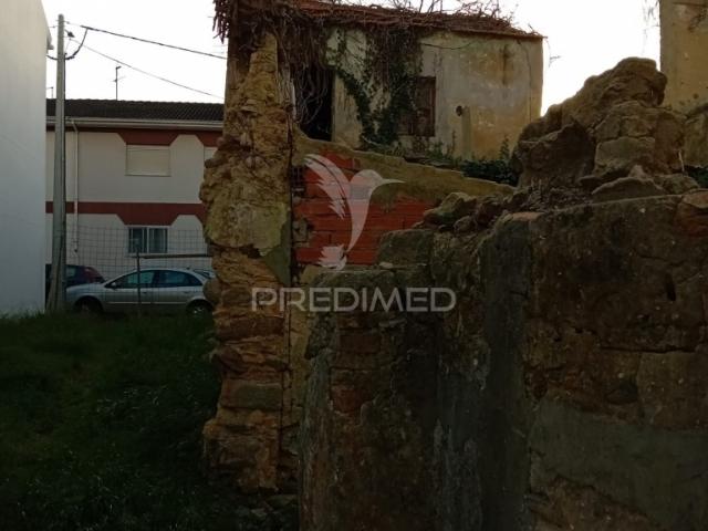 Moradia T3 em ruínas