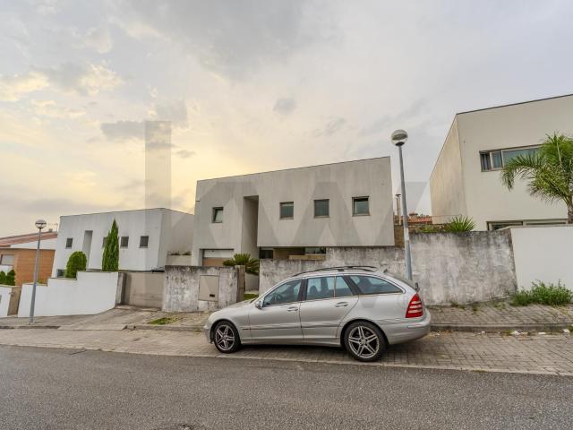 Moradia T3 em Ribeirão: Vila Nova de Famalicão | Oportunidade para Conseguir a Casa dos Seus Sonhos