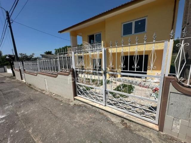 Moradia T3 em Santa Maria de Lamas