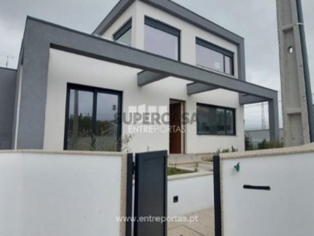 Moradia T3 em Santa Marta de Portuzelo