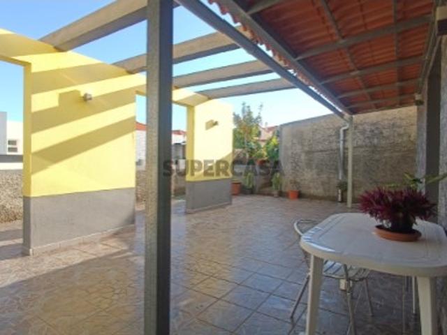 Moradia T3 em Santa Cruz