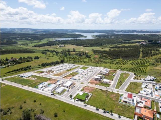 Moradia T3 em Santo Onofre e Serra do Bouro