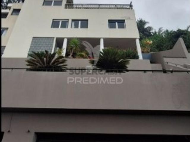 Moradia T4 em Santo António
