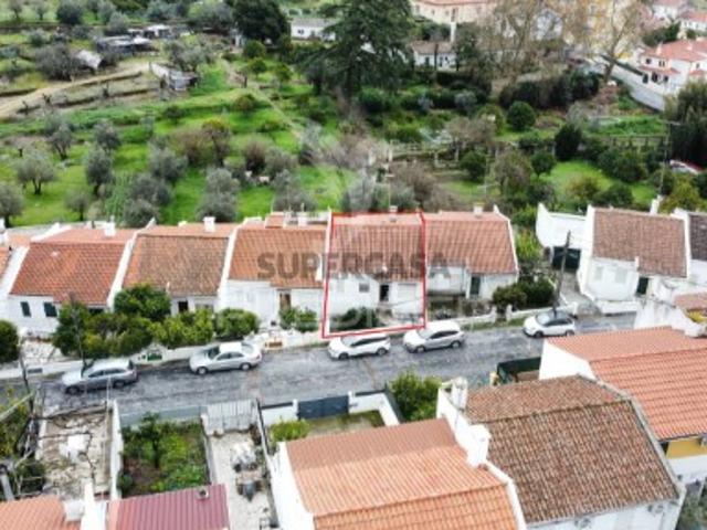 Moradia T3 em Sé e São Lourenço