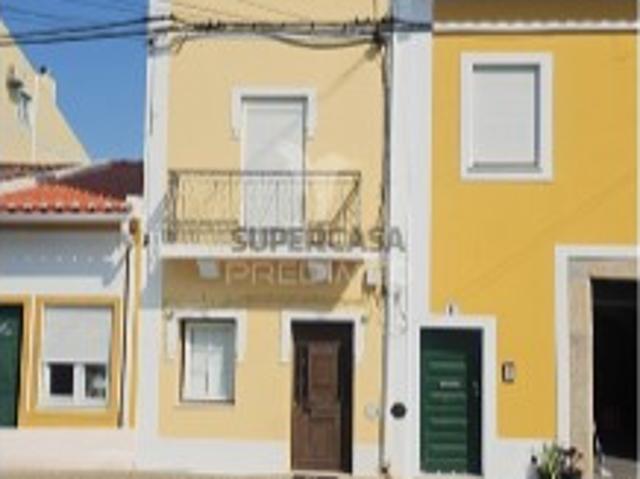 Moradia T3 em Sé e São Lourenço