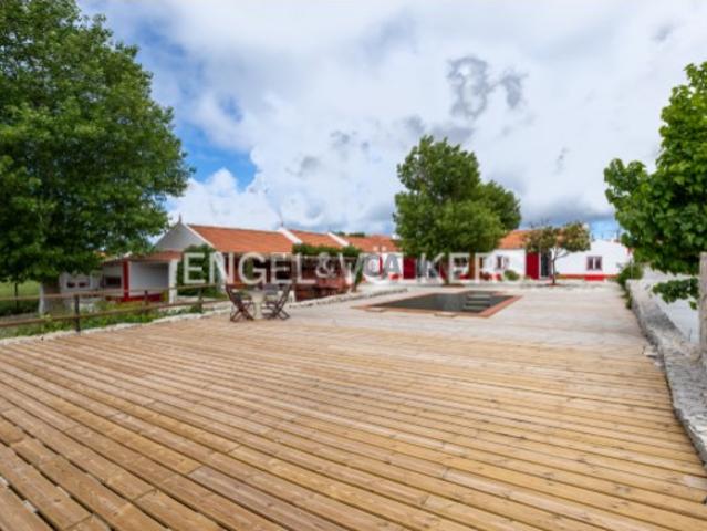 Moradia T3 em Sesimbra com piscina e a 5 minutos da Praia