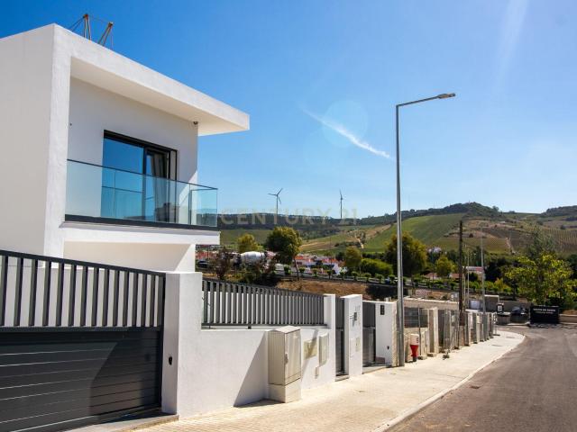Moradia T3 em Torres Vedras: Pronta para Morar!