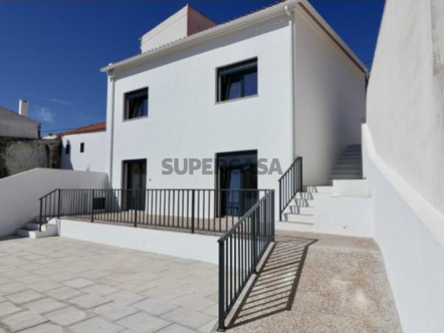 MORADIA T3 C/ 2 SUITES RENOVADA