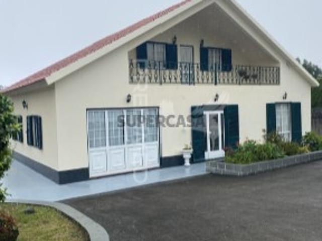 Moradia T3 em Urzelina São Mateus