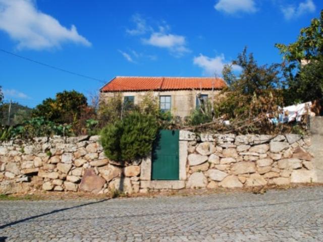 Moradia T3 em Vila Cova do Covelo/Mareco
