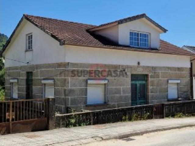 Moradia T3 em Vila e Roussas
