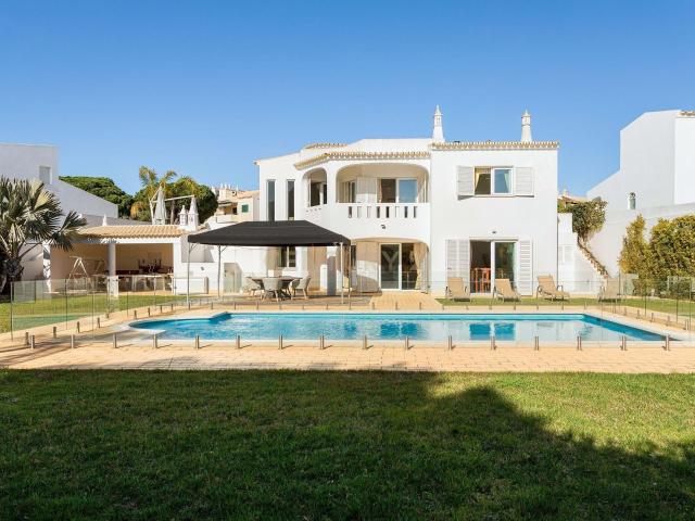 Moradia T3 em Vilamoura com Piscina Privativa e Vista Mar