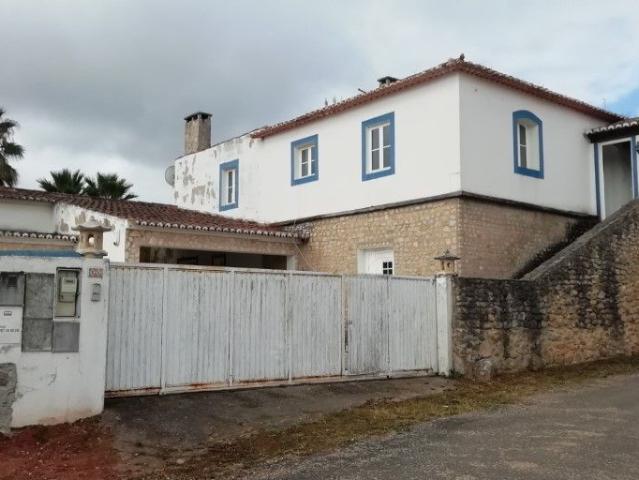 Moradia T3 em zona central de Vila Facaia Torres Vedras
