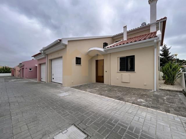 Moradia T4 Garagem e Terraço | Caldas da Rainha