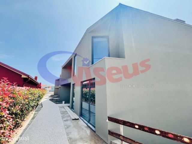 Moradia T3 + Escritrio Nova junto Praia Canidelo