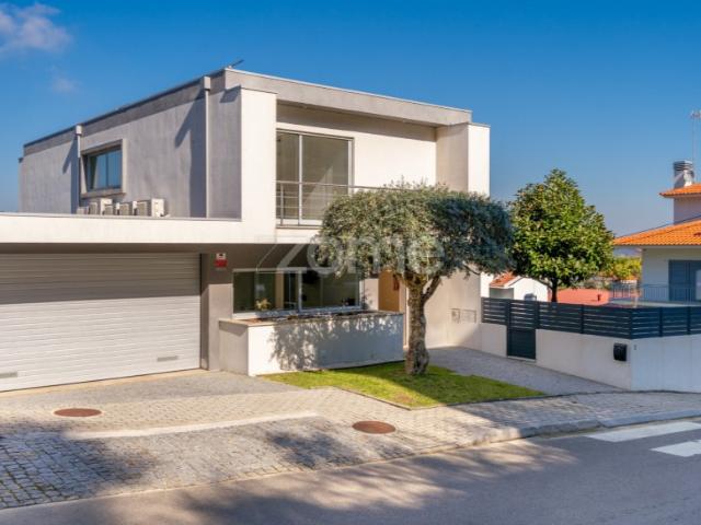 Moradia T3, Escudeiros e Penso Santo Estêvão e São Vicente, Braga | BPI Expresso Imobiliário