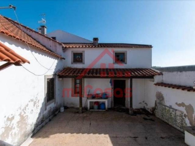 Moradia T3 estilo clássico localizada no Vimeiro!