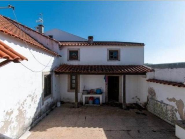 Moradia T3 estilo clássico localizada no Vimeiro!