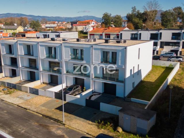 Moradia T3 Gaveto em Turiz, Vila Verde