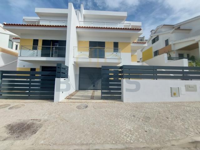 Moradia T3 Geminada em Minas de Água