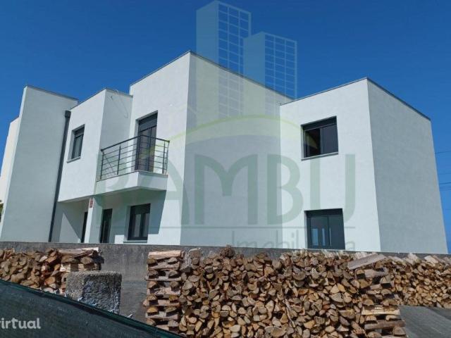 Moradia T3 Geminada em Moledo