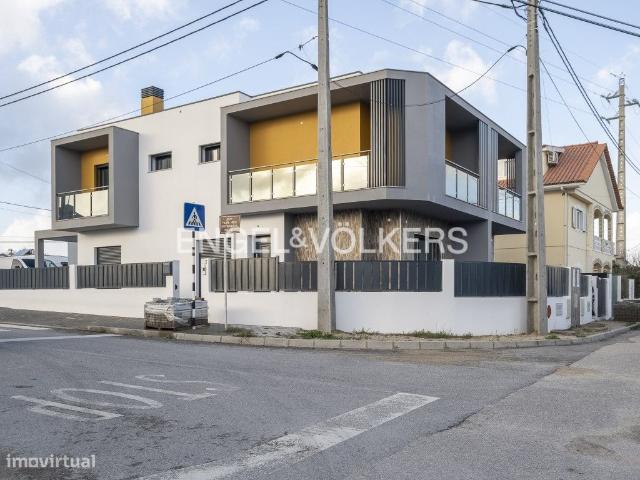 Moradia T3 Geminada em Ferno Ferro