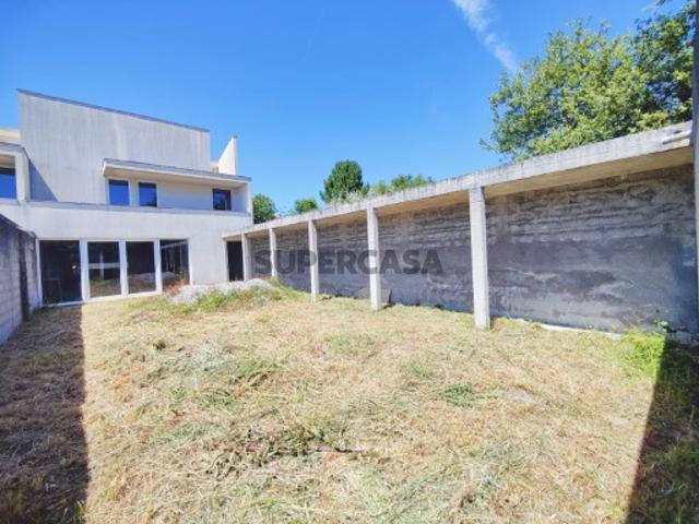 Moradia T3 inacabada para venda em Afife Viana do Castelo